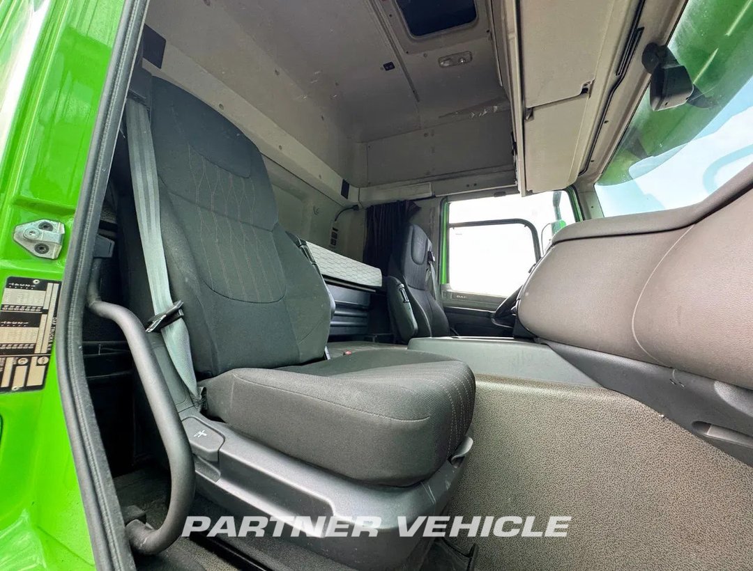 frontLeft : DAF CF 450 Tractor Unit