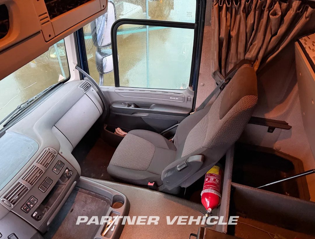 frontLeft : DAF CF 370 وحدات الجر
