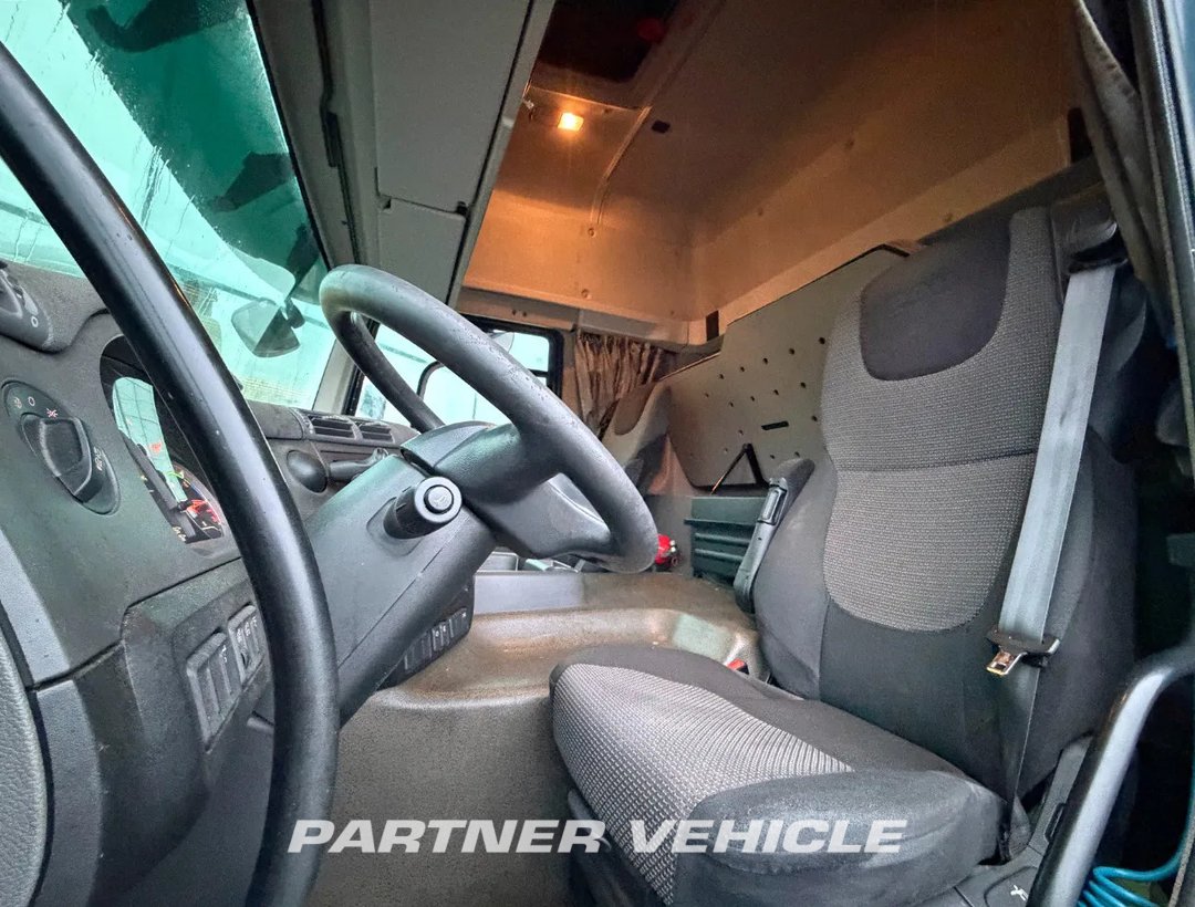 frontLeft : DAF CF 370 وحدات الجر