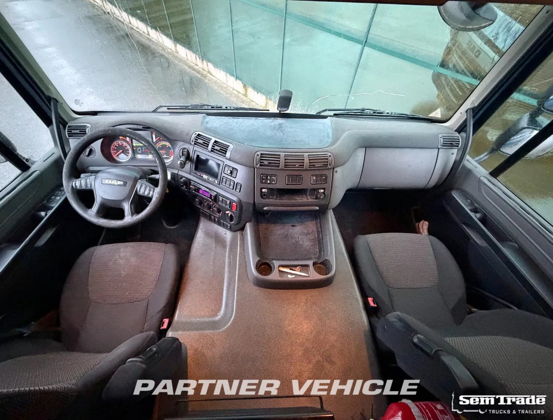 frontLeft : DAF CF 370 وحدات الجر