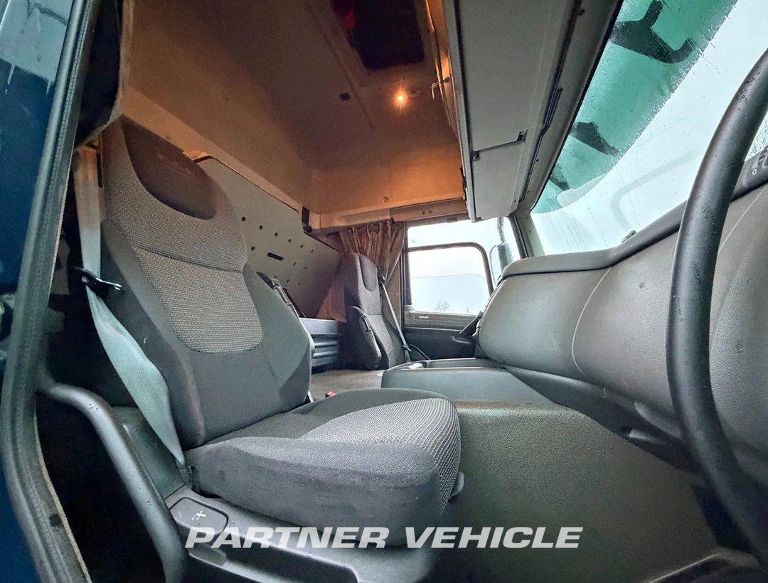 frontLeft : DAF CF 370 وحدات الجر