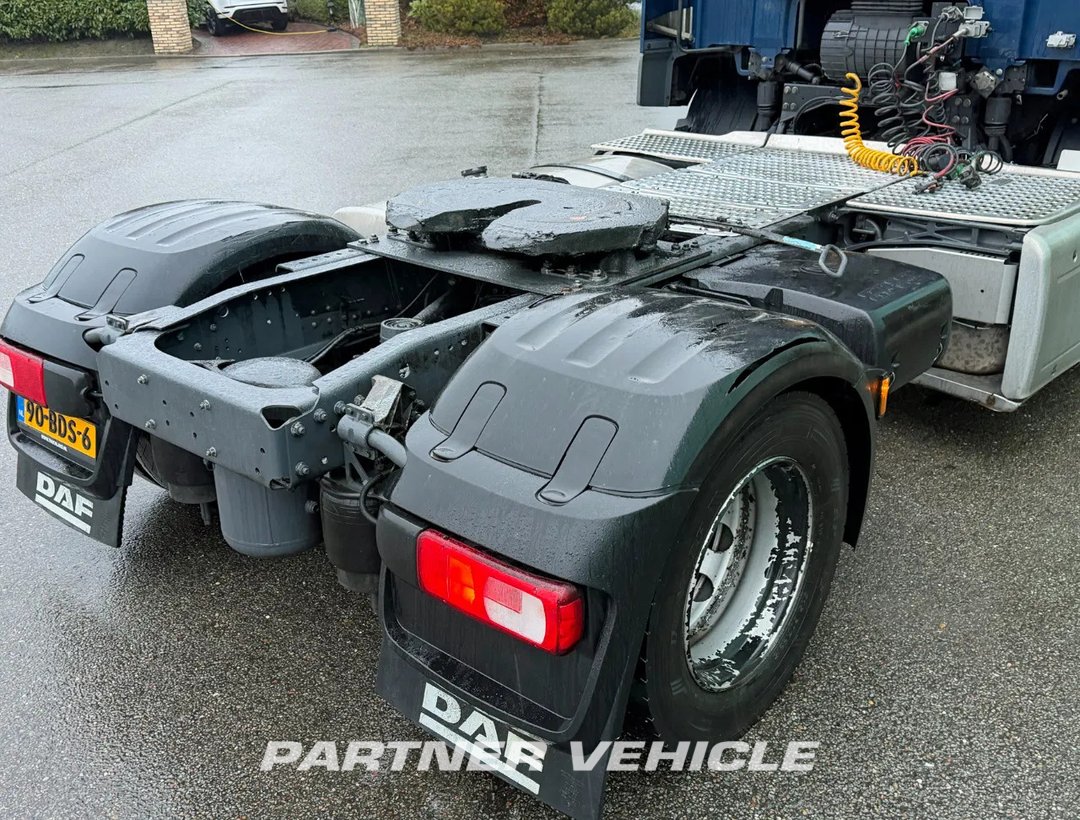 frontLeft : DAF CF 370 وحدات الجر