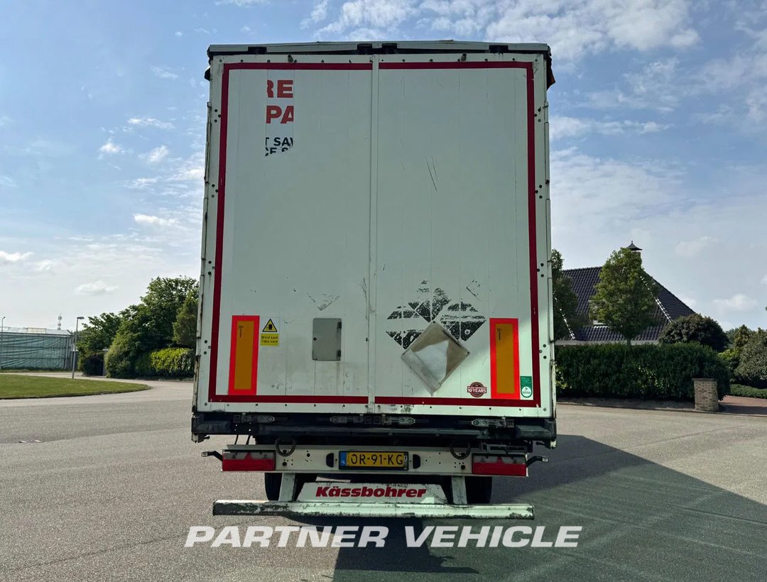 frontLeft : Kässbohrer Semi trailers Подвижни странични брезенти