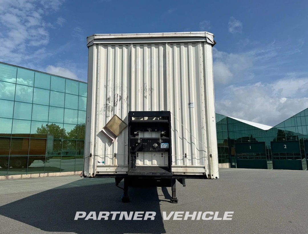 frontLeft : Kässbohrer Semi trailers Подвижни странични брезенти