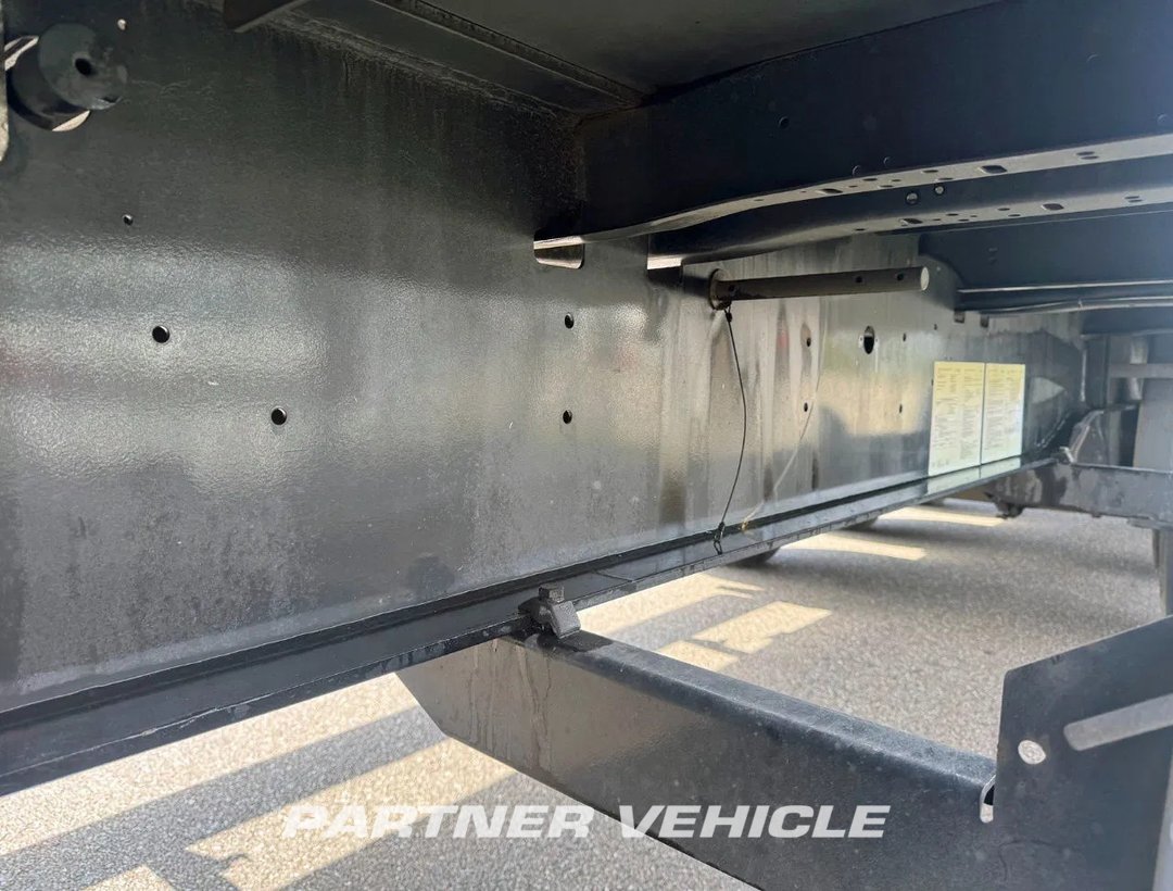 frontLeft : Kässbohrer Semi trailers Подвижни странични брезенти