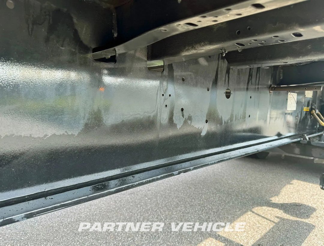 frontLeft : Kässbohrer Semi trailers Подвижни странични брезенти