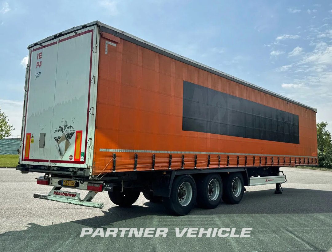 frontLeft : Kässbohrer Semi trailers Подвижни странични брезенти