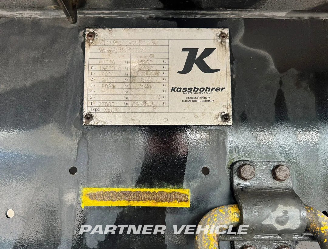 frontLeft : Kässbohrer Semi trailers Подвижни странични брезенти