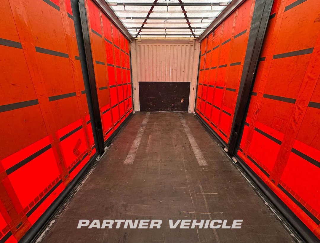 frontLeft : Kässbohrer Semi trailers Подвижни странични брезенти