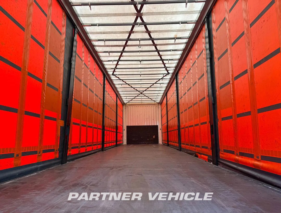 frontLeft : Kässbohrer Semi trailers Подвижни странични брезенти