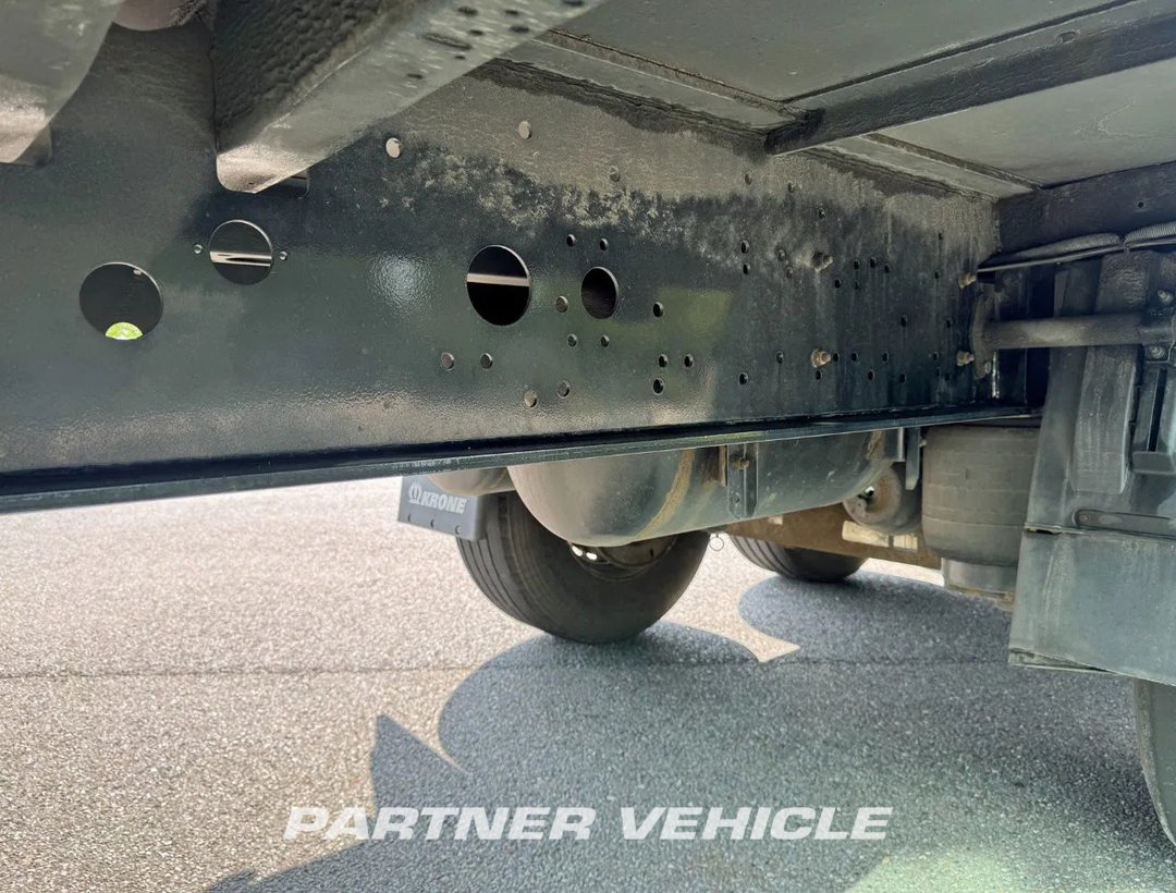 frontLeft : Kässbohrer Semi trailers Подвижни странични брезенти