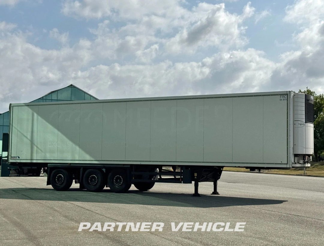 frontLeft : Schmidt 3-as stuuras carrier vector 1550 Gegalvaniseerd chassis Semirreboque frigorífico