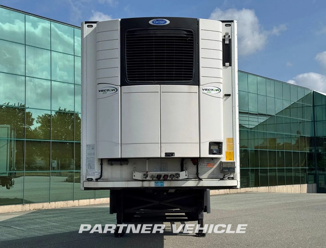 frontLeft : Schmidt 3-as stuuras carrier vector 1550 Gegalvaniseerd chassis Semirreboque frigorífico
