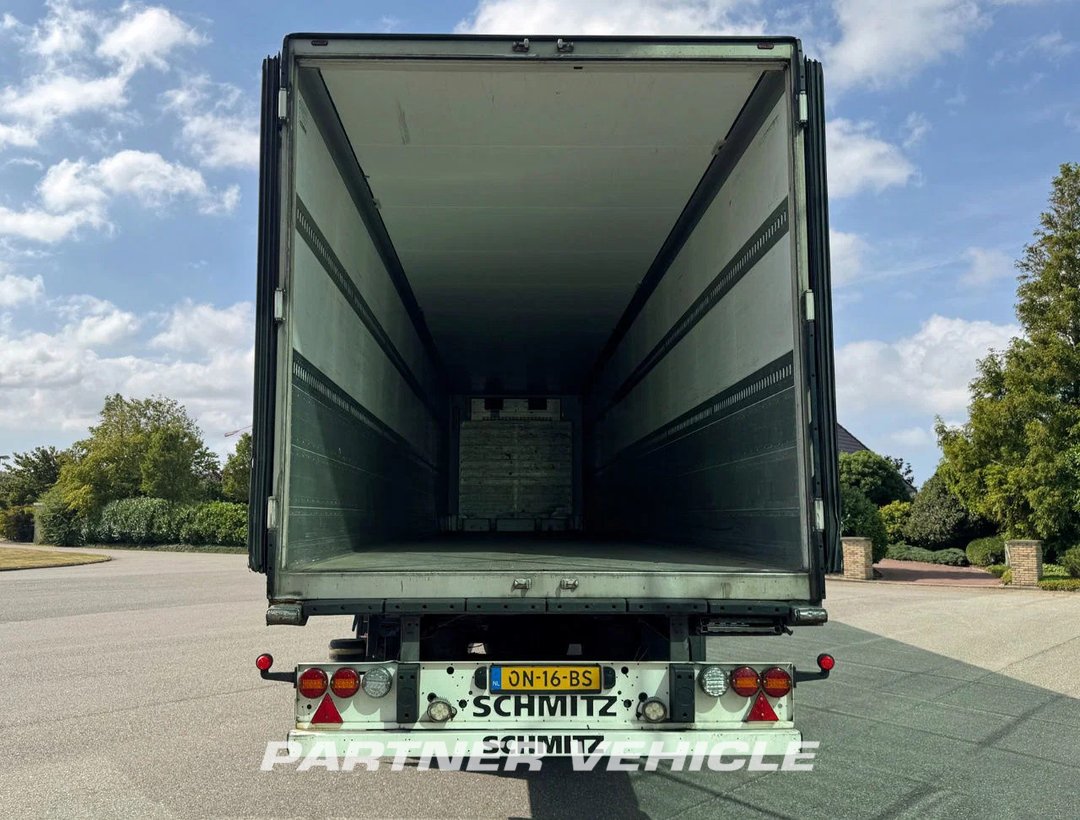 frontLeft : Schmidt 3-as stuuras carrier vector 1550 Gegalvaniseerd chassis Semirreboque frigorífico
