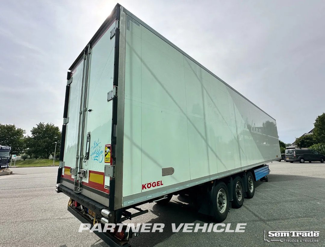 frontLeft : Kögel Thermo King SLXI Kyl kylan trailer