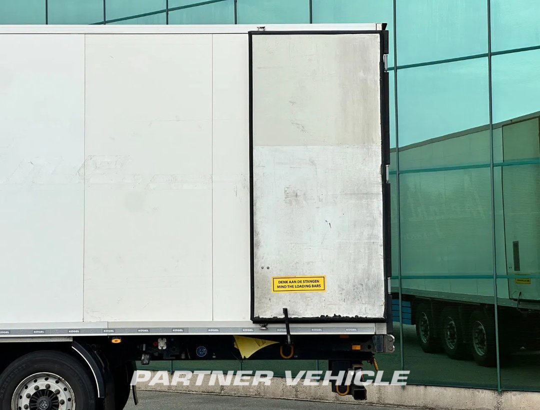 frontLeft : Kögel Thermo King SLXI Kyl kylan trailer