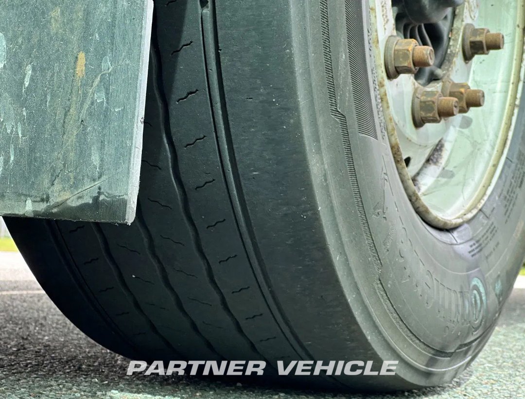 frontLeft : Kögel Thermo King SLXI Kyl kylan trailer