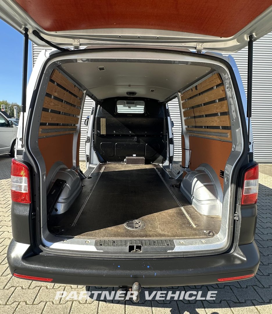 frontLeft : Volkswagen Transporter  180pk Furgone chiuso