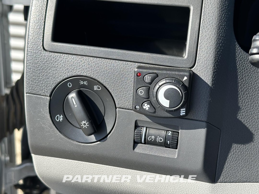 frontLeft : Volkswagen Transporter  180pk Furgone chiuso