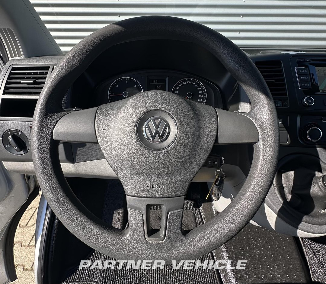 frontLeft : Volkswagen Transporter  180pk Furgone chiuso