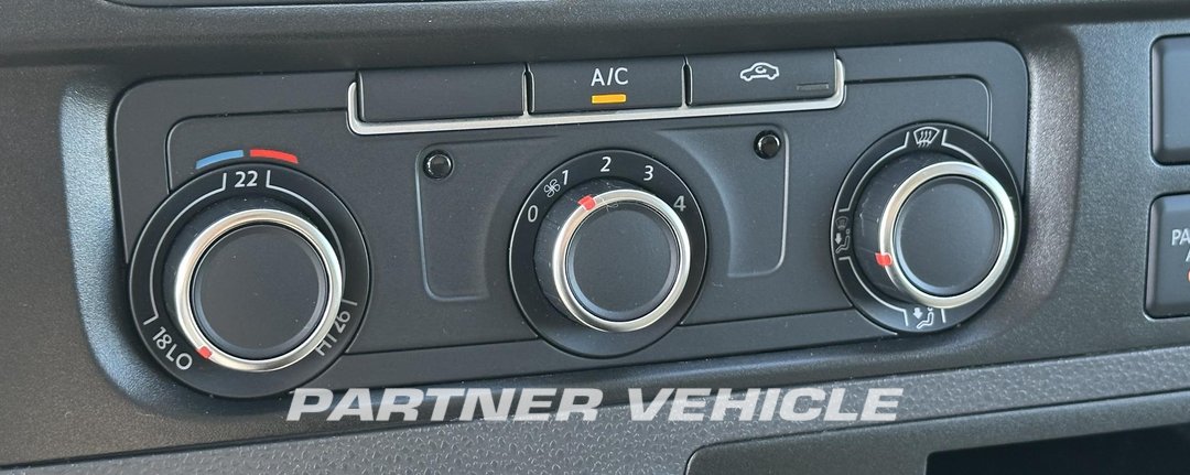 frontLeft : Volkswagen Transporter  180pk Furgone chiuso