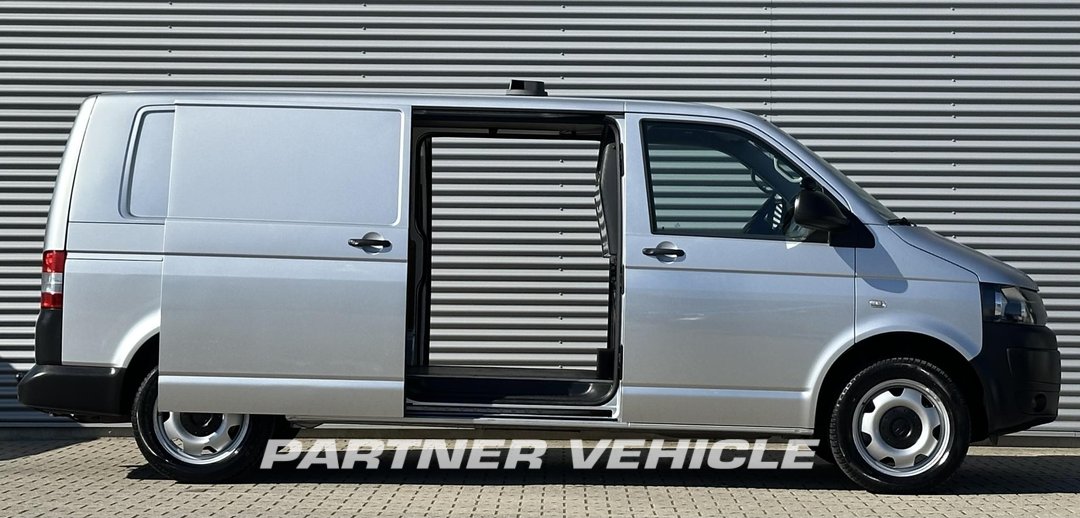 frontLeft : Volkswagen Transporter  180pk Furgone chiuso