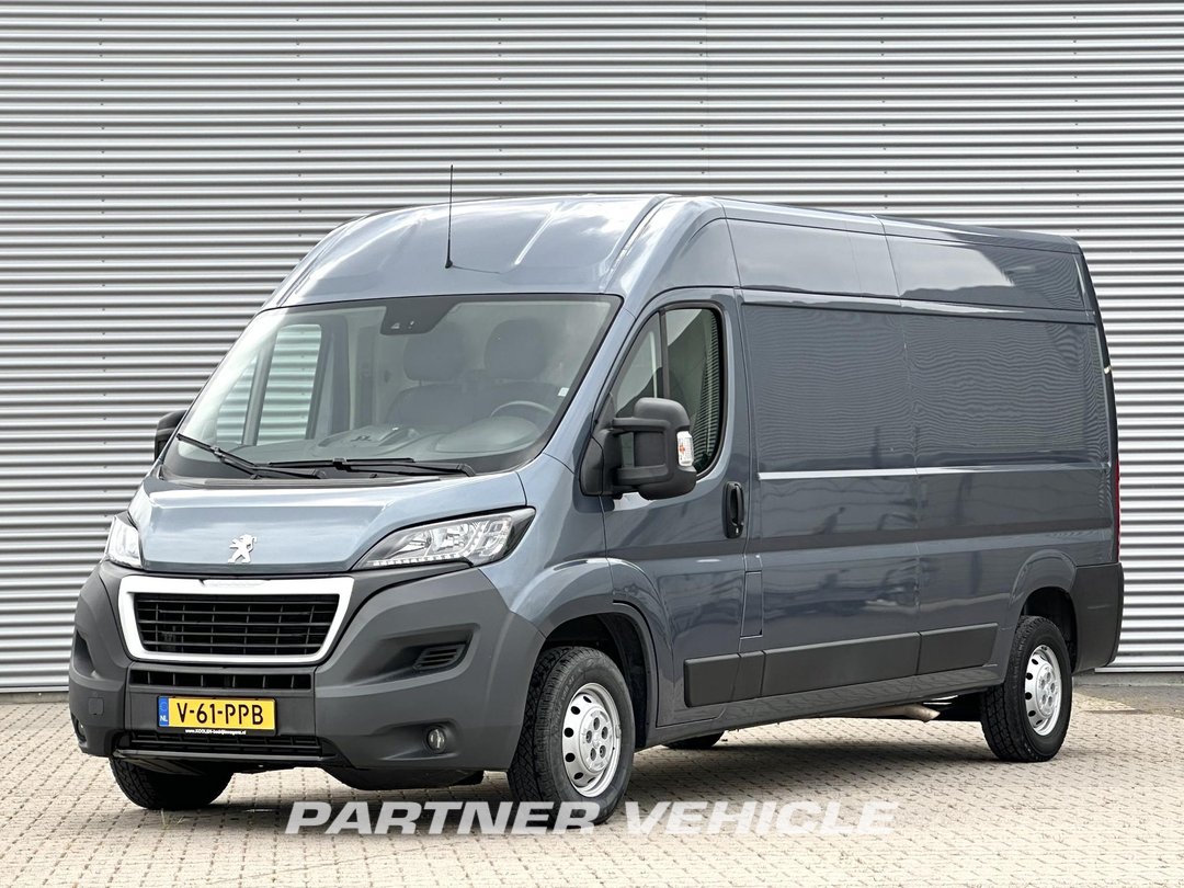 frontLeft : Peugeot Boxer 140PK Minibussar skåpbilar