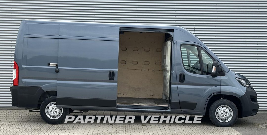 frontLeft : Peugeot Boxer 140PK Minibussar skåpbilar
