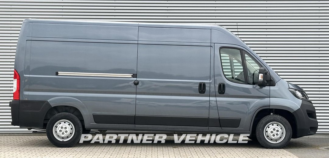frontLeft : Peugeot Boxer 140PK Minibussar skåpbilar