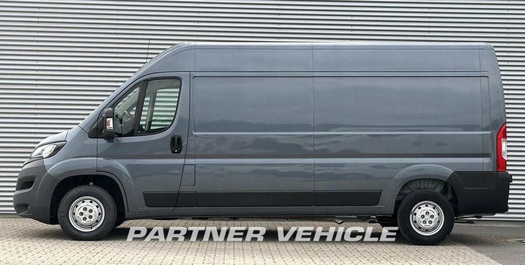 frontLeft : Peugeot Boxer 140PK Minibussar skåpbilar