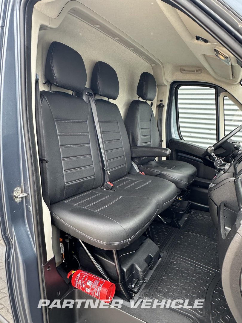 frontLeft : Peugeot Boxer 140PK Minibussar skåpbilar