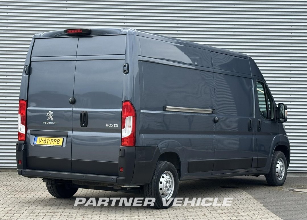 frontLeft : Peugeot Boxer 140PK Minibussar skåpbilar