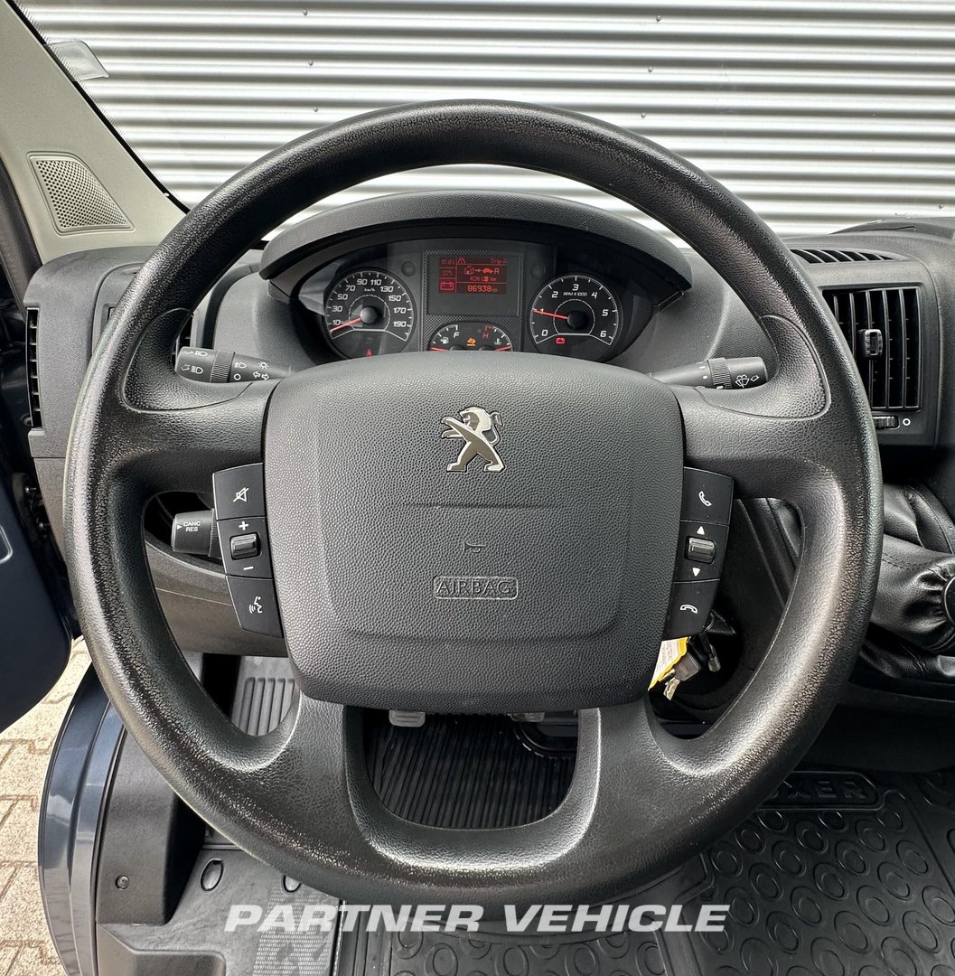 frontLeft : Peugeot Boxer 140PK Minibussar skåpbilar
