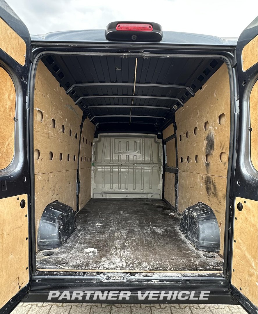 frontLeft : Peugeot Boxer 140PK Minibussar skåpbilar
