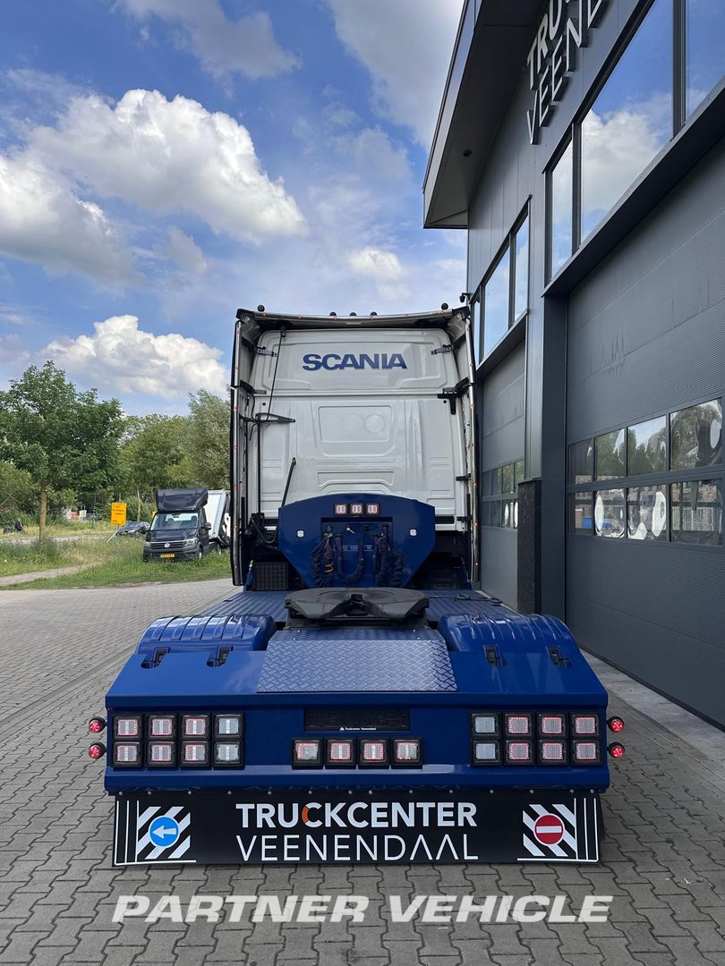 frontLeft : Scania S590 V8 Dragbil