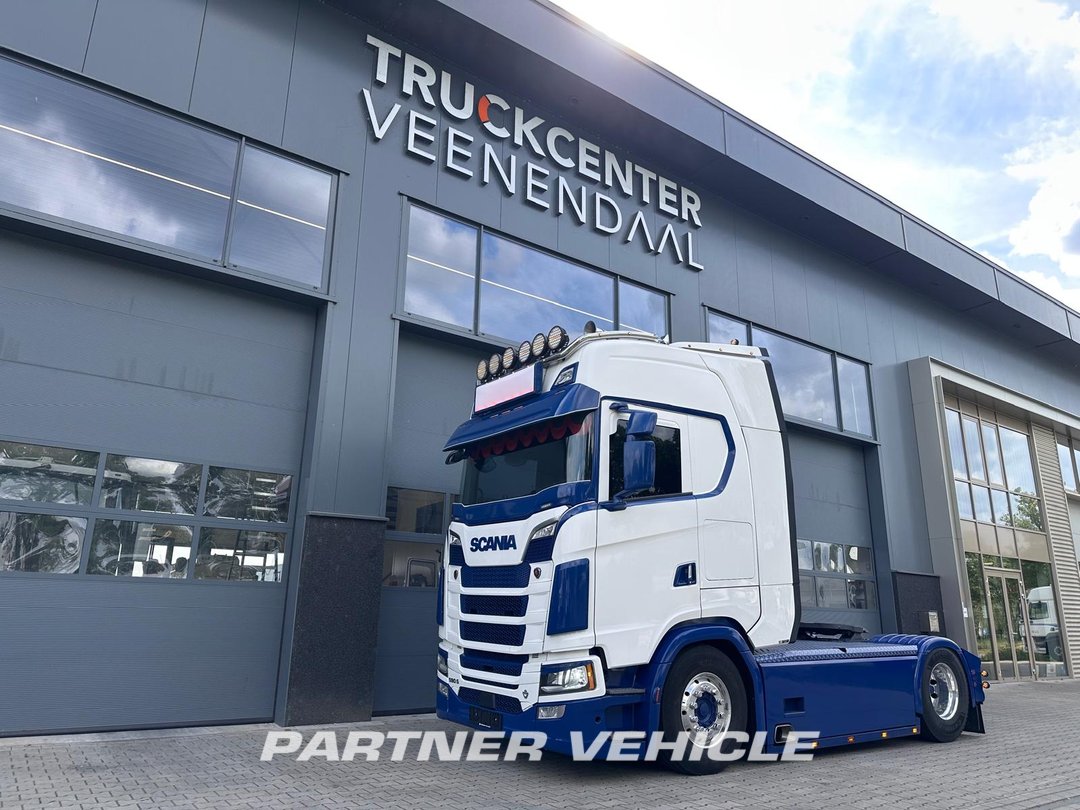 frontLeft : Scania S590 V8 Dragbil