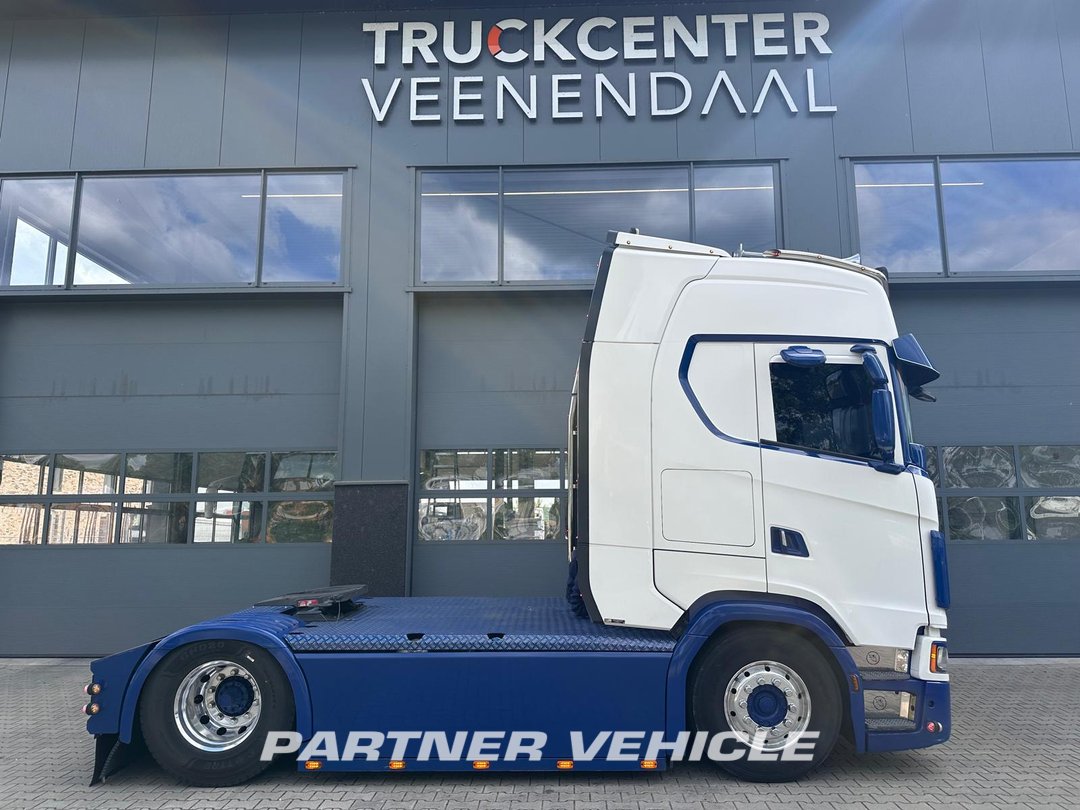 frontLeft : Scania S590 V8 Dragbil