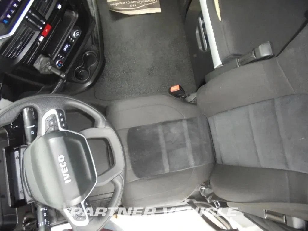 frontLeft : Iveco S-Way 460 Trekkvogn