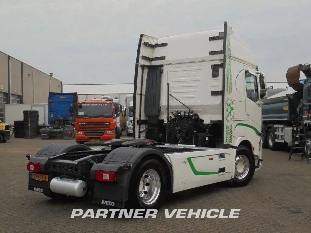 frontLeft : Iveco S-Way 460 Trekkvogn
