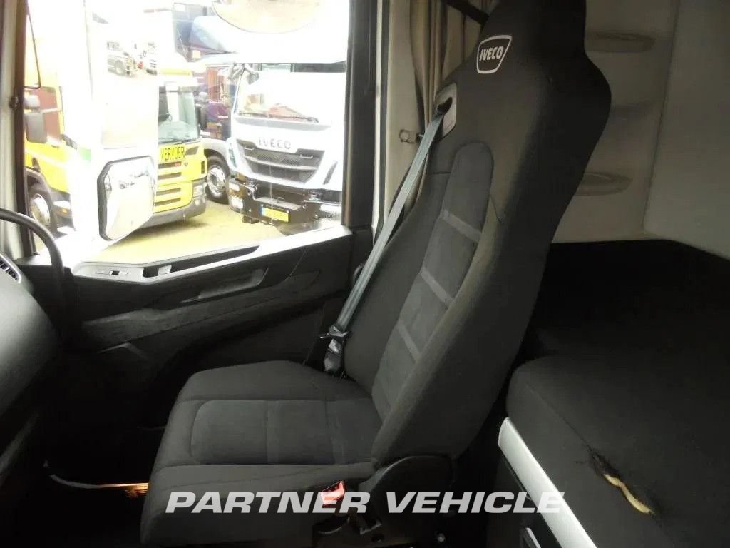frontLeft : Iveco S-Way 460 Trekkvogn