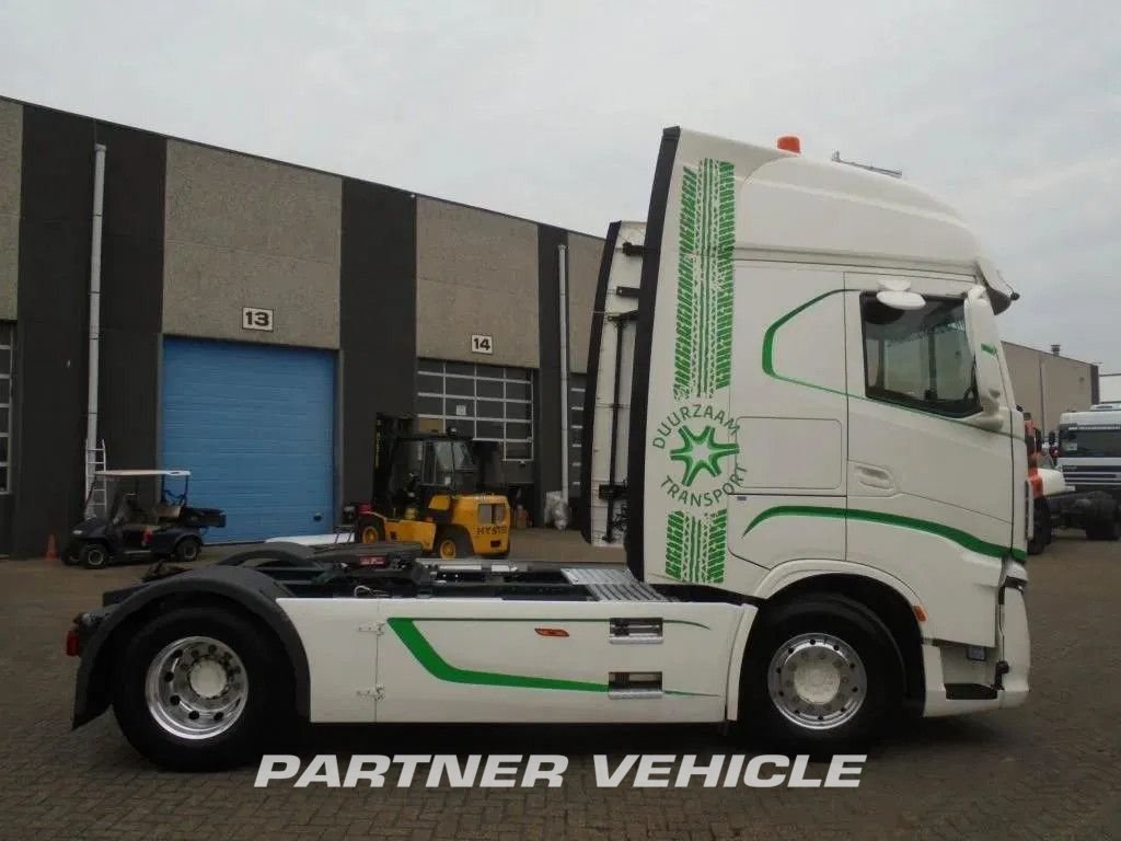 frontLeft : Iveco S-Way 460 Trekkvogn