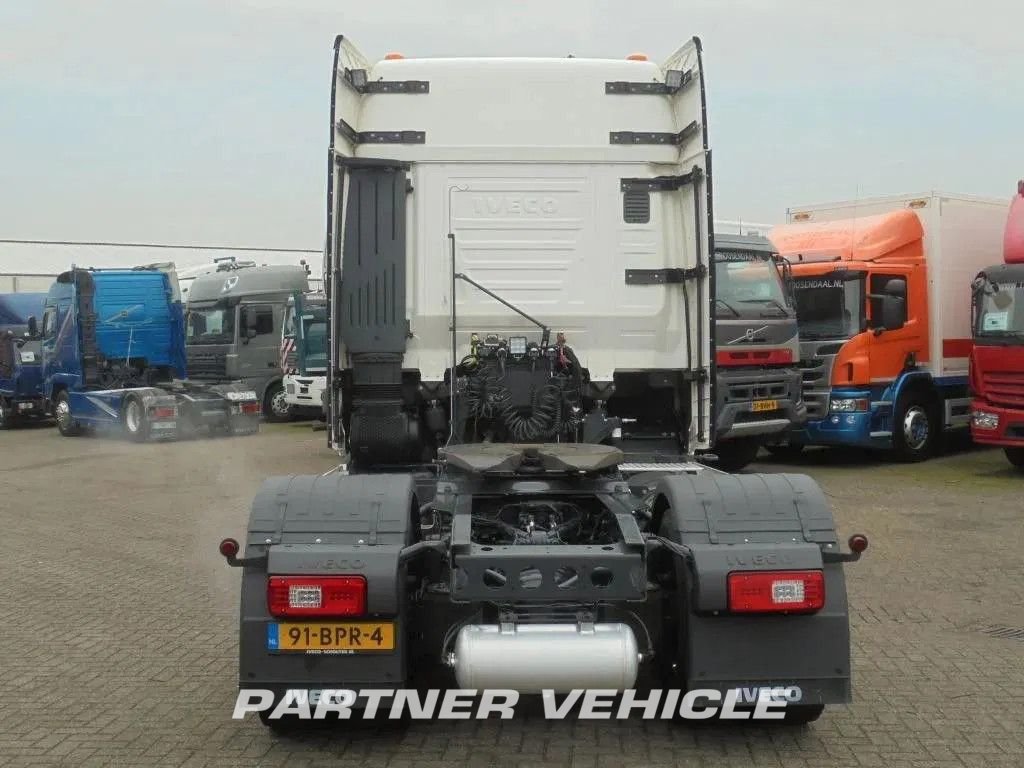frontLeft : Iveco S-Way 460 Trekkvogn