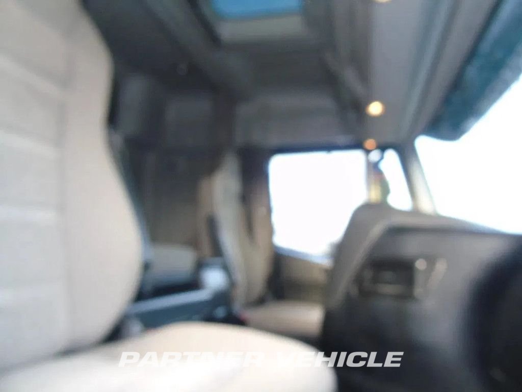 frontLeft : Iveco Stralis 480 Влекач