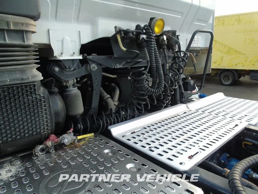 frontLeft : Iveco Stralis 480 Влекач