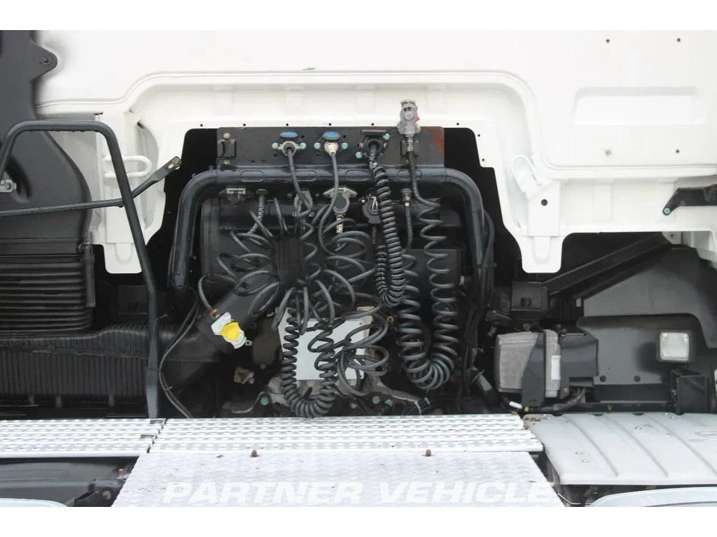 frontLeft : MAN TGX 18.440 وحدات الجر