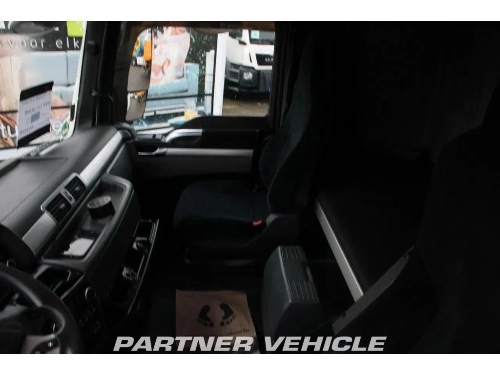 frontLeft : MAN TGX 18.440 وحدات الجر