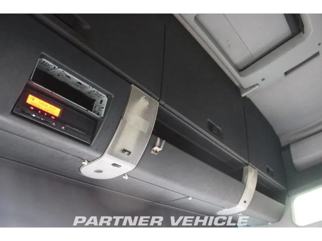 frontLeft : MAN TGX 18.440 وحدات الجر