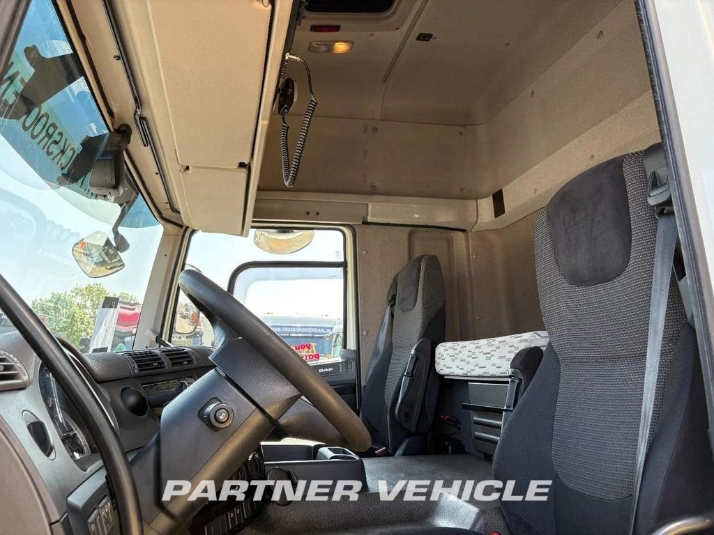 frontLeft : DAF CF 400 Vetopöytäauto