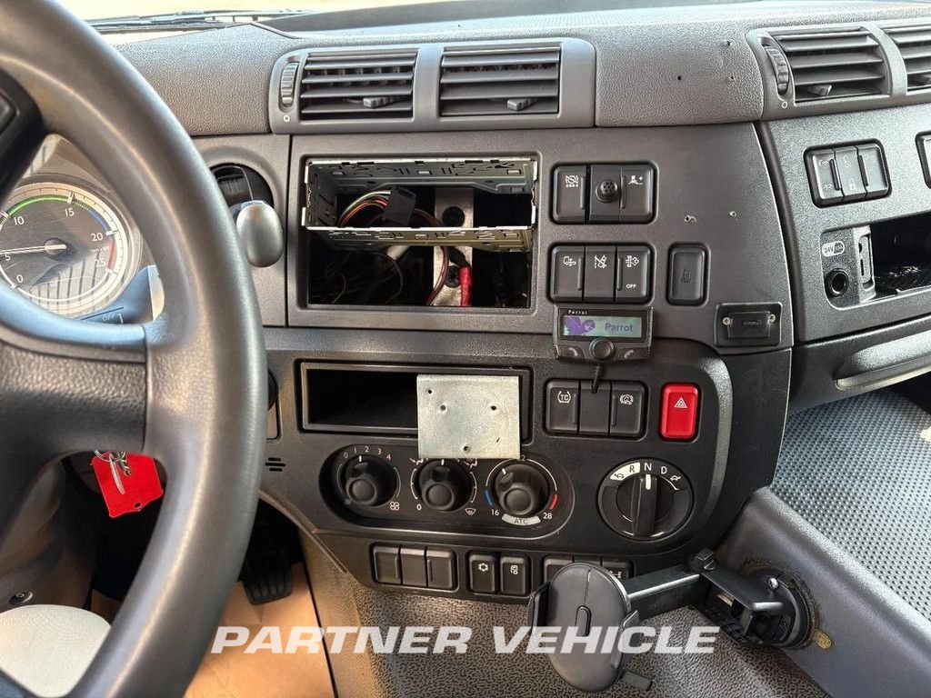 frontLeft : DAF CF 400 Vetopöytäauto