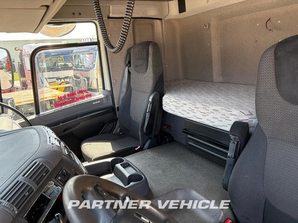 frontLeft : DAF CF 400 Vetopöytäauto